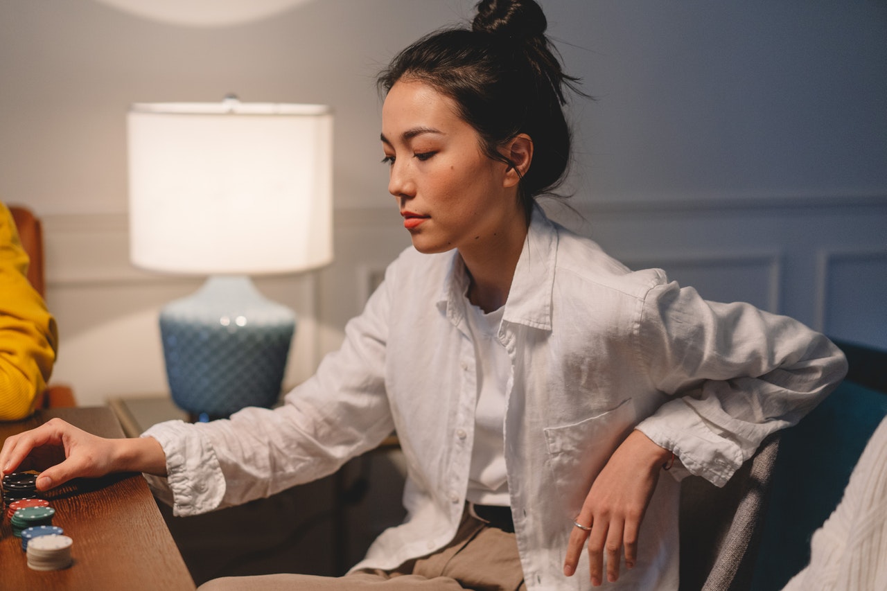 woman playing casino